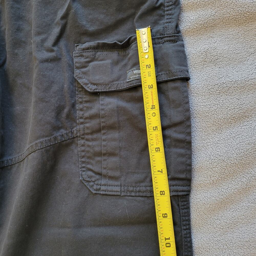 WRANGLER Jeans Mens 40x30 Black RELAXED FIT CARGO Pockets Five Star Premium - Picture 9 of 15